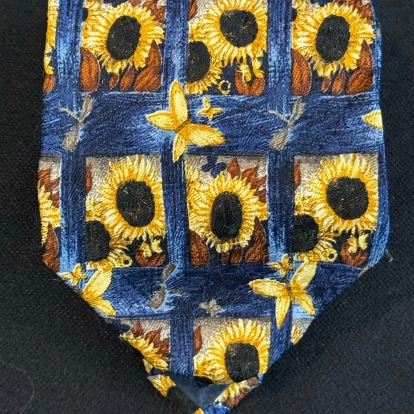 Ermenegildo Zegna 100% Silk Necktie –Sunflower and Butterfly Pattern on Navy 🇮🇹 - Picture 5 of 6